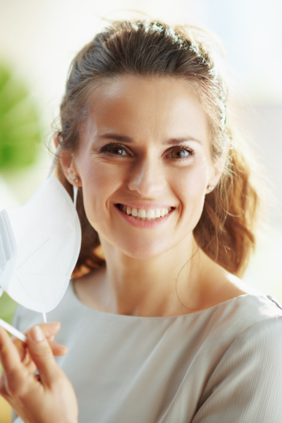Woman-takes-mask-away-qk2nqdathvnvco5xhijzoqxb5krbtv5dm52f54n3w0